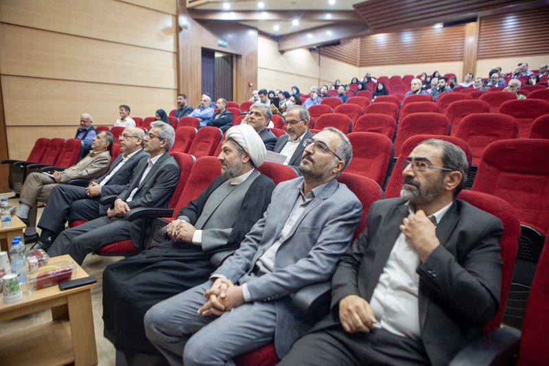اولین همایش ملی بررسی ابعاد عملیات وعده صادق، با حضور کارشناسان و اساتید دانشگاه ها،‌ 11 اردیبهشت ماه در سالن اجتماعات شهید چمران برگزار شد.